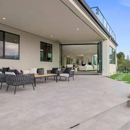 Stunning Retreat Modern Home